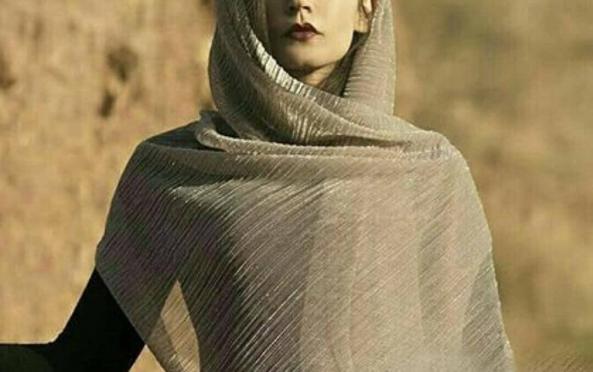 آشنایی با انواع روسری رنگ سال 