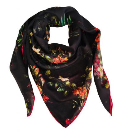 معرفی انواع شال و روسری بر اساس سایز